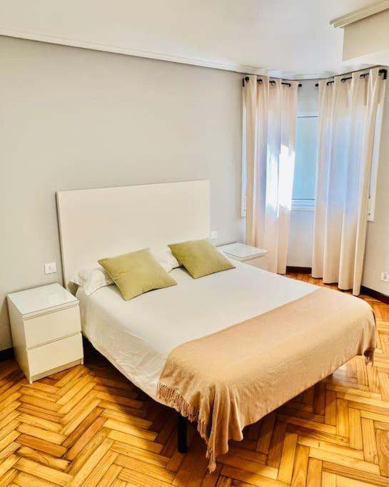 Apartamento En El Centro De Vigo 2 Habitaciones מראה חיצוני תמונה